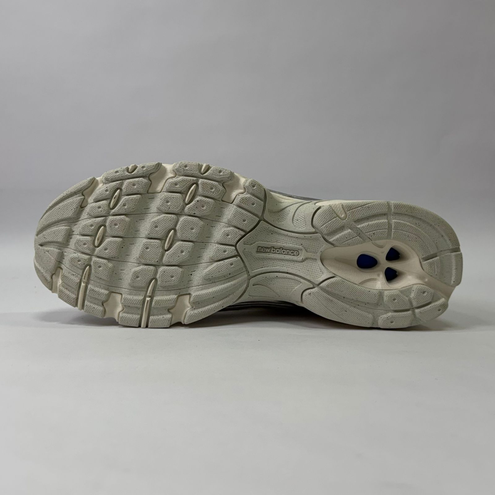 530 - Grey Grey - Image 4